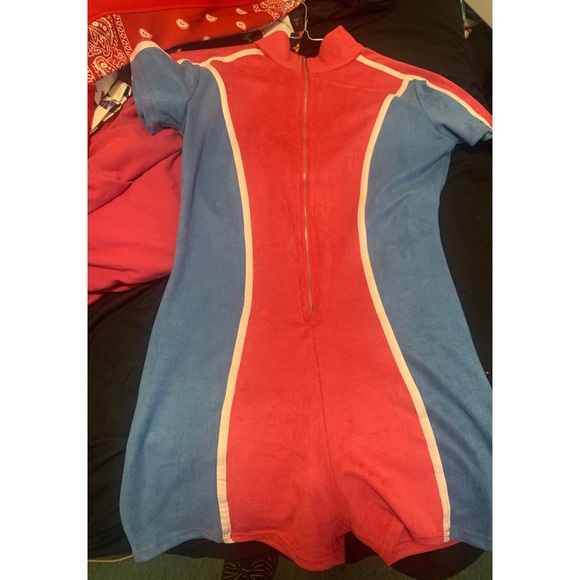 Cute ass romper - Picture 2 of 2